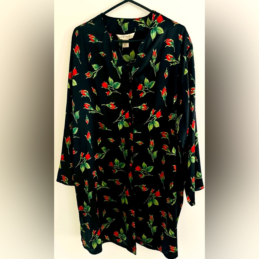 Beautiful above the knee loose rose print leisure shirt by intimates Lane Bryant
